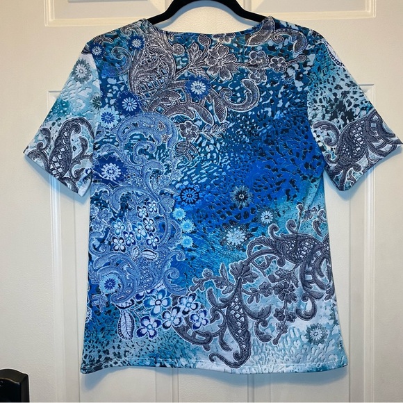 Chico's Short Sleeve Top Tee Paisley Floral Sz 0 (4 or Small) Pullover V-neck - Picture 2 of 13